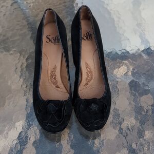 Sofft Fiorella black pump heels with a floral detail